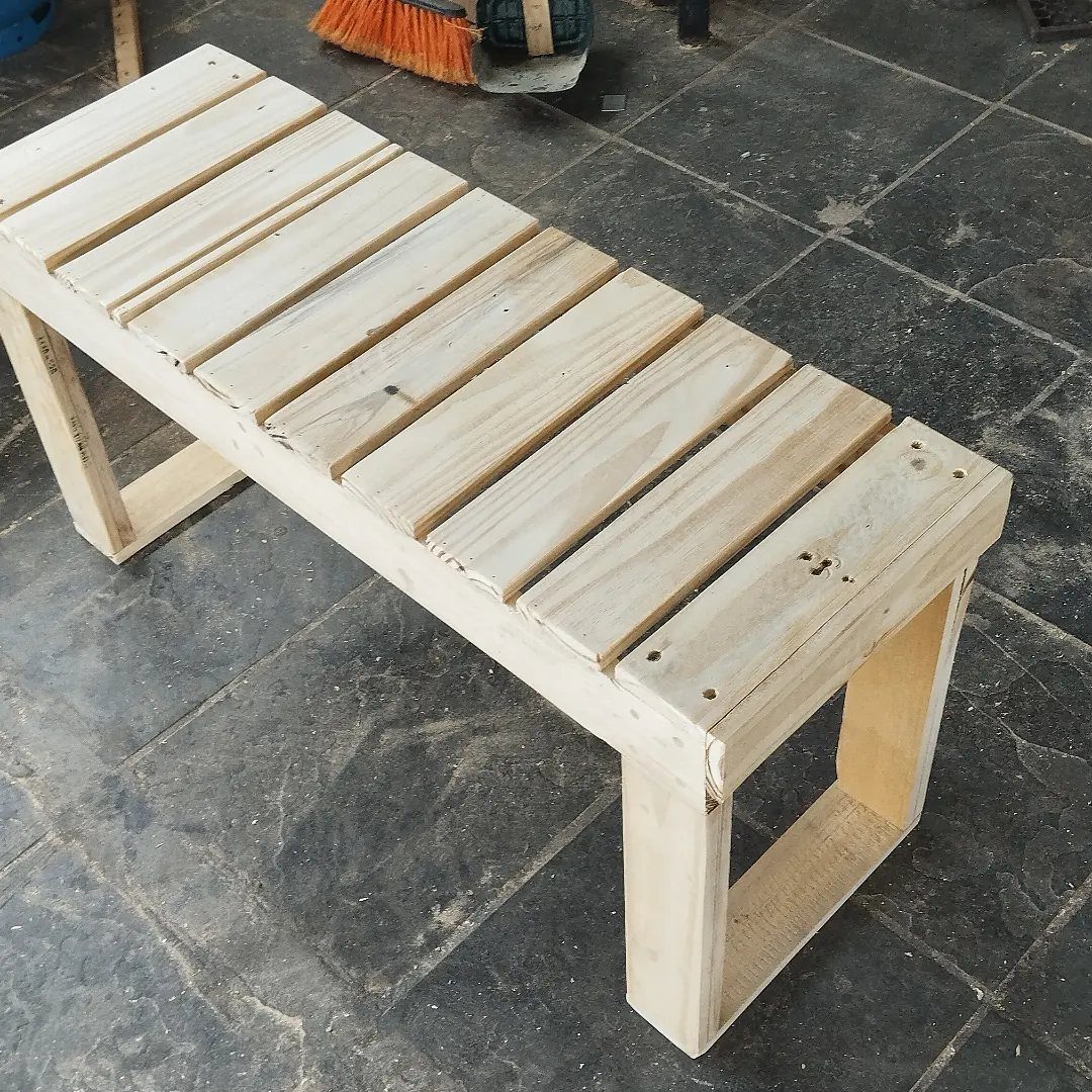 21 Pallet Wood DIY Projects for Home, Holidays and Yard 19 Wooden pallet bench with a slatted top on a grey tiled floor