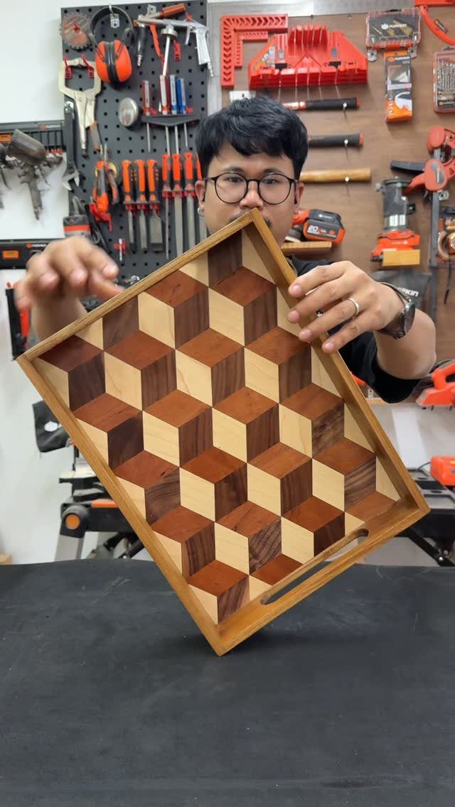 24 Summer Wood Projects for Beginners and Weekend Builders 10 Wooden serving tray with a 3D cube pattern held by a man.