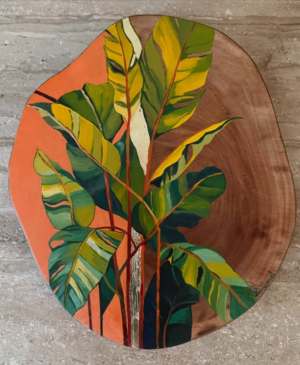 Wood Piece Art Ideas: 25 Designs for Walls and Shelves 16 Tropical leaf painting on a natural wood slice against a grey wall